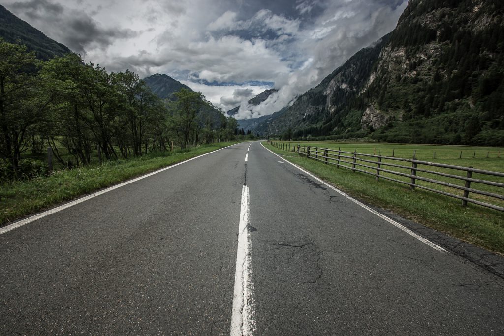 road-2517227_1920-1024×683
